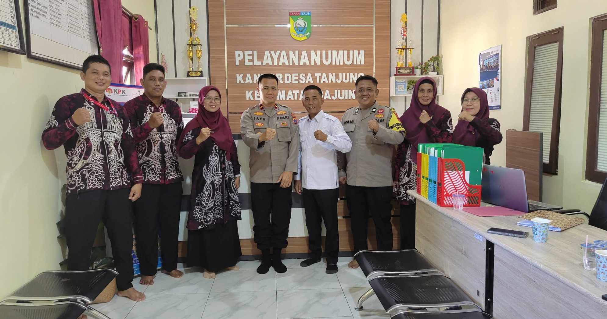 Kapolsek Pelaihari melaksanakan kunjungan silaturahmi ke Desa Tanjung